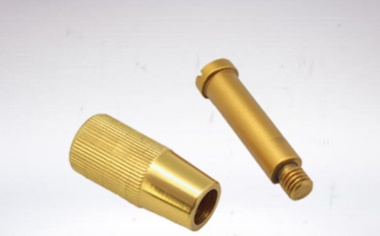 在CNC數(shù)控機床上加工五金手板，經(jīng)過手工加工